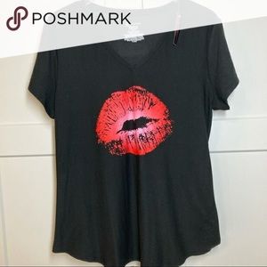Black Kiss Tee